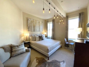 Independence Square 304, Stylish Hotel Room with Downtown Views & Great Location Aspen